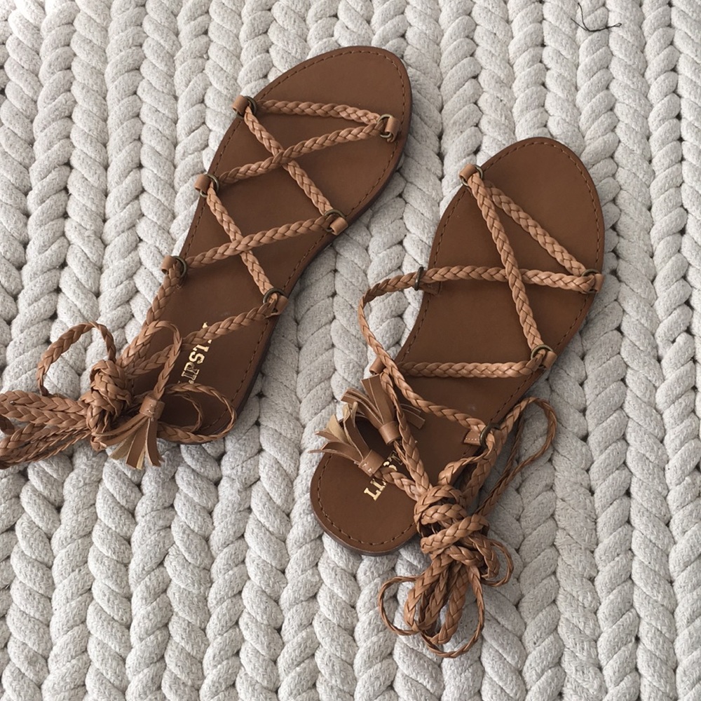 Lipstik Belief Sandals